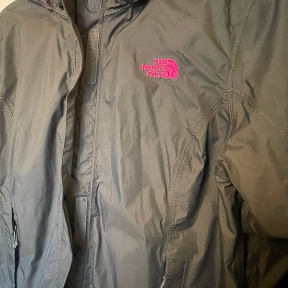 The North Face Women's Resolve Jacket - Picture 3 of 13